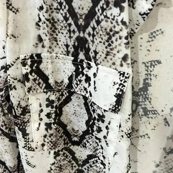(42) snakeskin  blouse - Picture 3 of 5